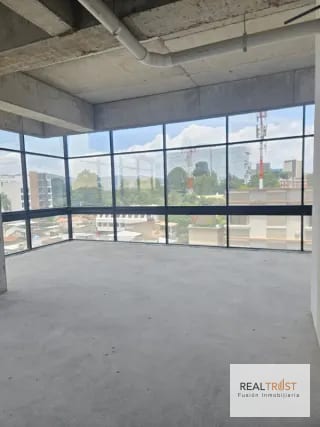 OFICINA EN VENTA EDIFICIO RENOVATI ZONA 10 — Oficina en Venta en Renovati, Zona 10, Guatemala, Ciudad — miniatura 4 de 10