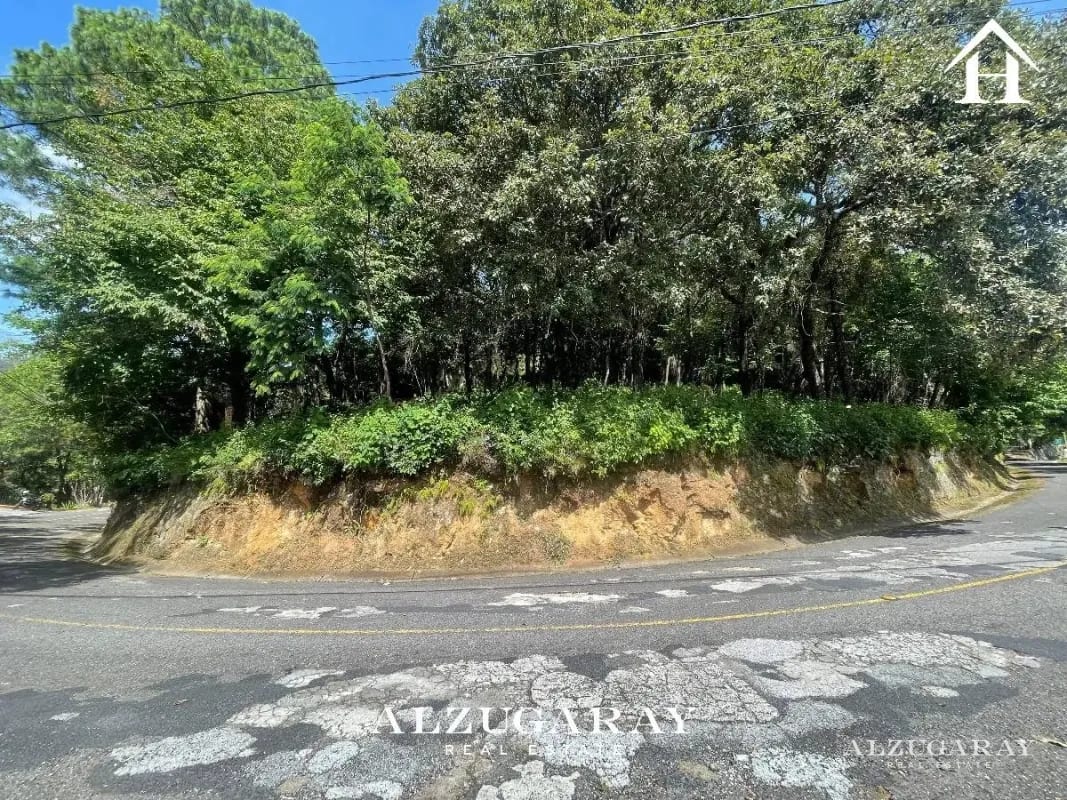 TERRENO RESIDENCIAL AMPLIO 4,198 VR2 / EL ENCINAL MIXCO — Terreno en Venta en Zona 7 Mixco, Guatemala, Ciudad — foto 3 de 10