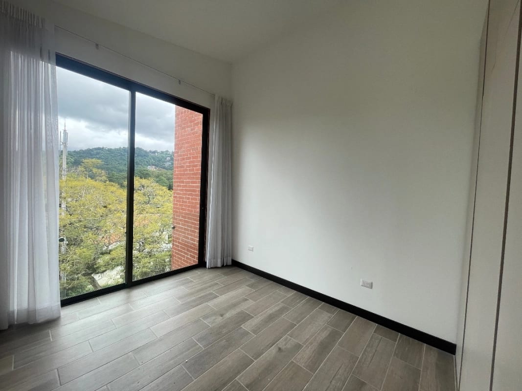 APARTAMENTO RENTA ZONA 15 Vista hermosa 1 , 3 Dormitorios, 3 niveles , 140 Mts2 $1,750 incluye mant e iva — Apartamento en Alquiler en Vista Hermosa I, Zona 15, Guatemala, Ciudad — foto 7 de 12