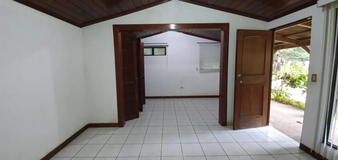ALQUILER DE PRECIOSA CASA EN KM. 25 CARRETERA SALVADOR — Casa en Venta en Carretera a El Salvador, Guatemala, Ciudad — foto 2 de 17