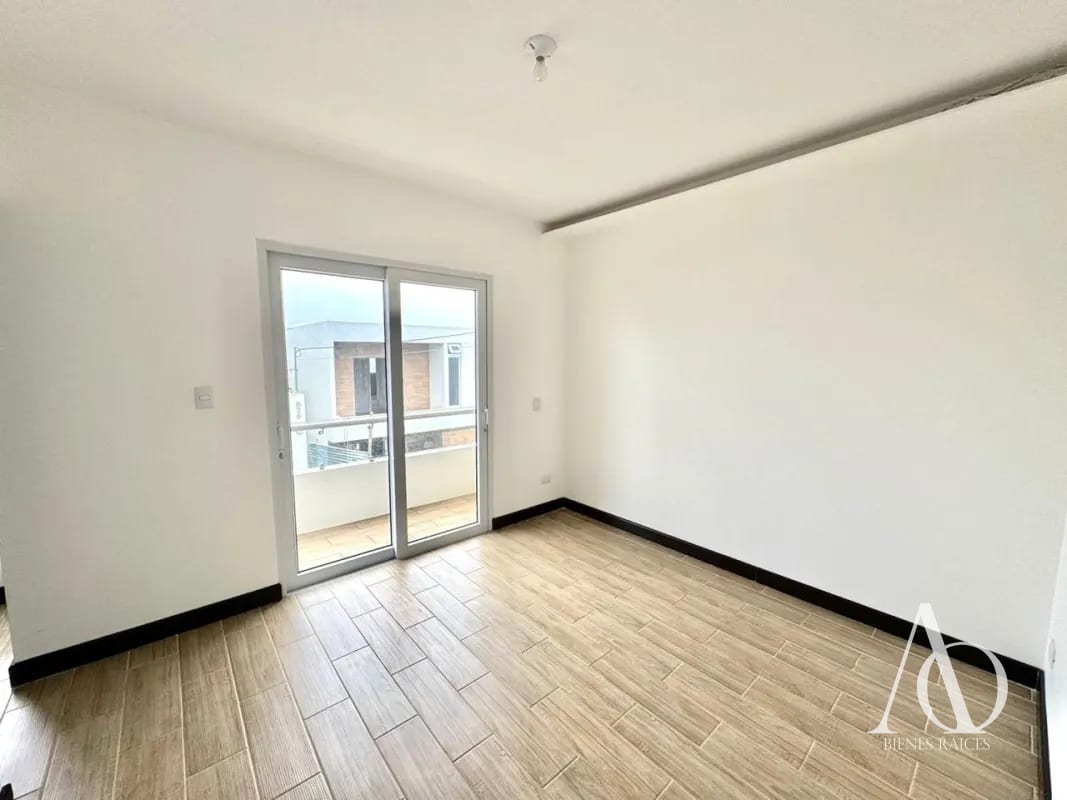 Casa en Venta en Bosques de Santa Elena, Km. 26 CES / EN DIRECTO — Casa en Venta en Carretera a El Salvador, Guatemala, Ciudad — foto 2 de 17