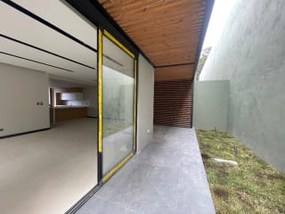 CASA NUEVA RENTA, KM 9 CAES FRENTE  A HOTEL HILTON   SUBIENDO CAES,    285 MTS2  3 DORMITORIOS  $2,500 — Casa en Alquiler en Carretera a El Salvador, Guatemala, Ciudad — miniatura 2 de 7