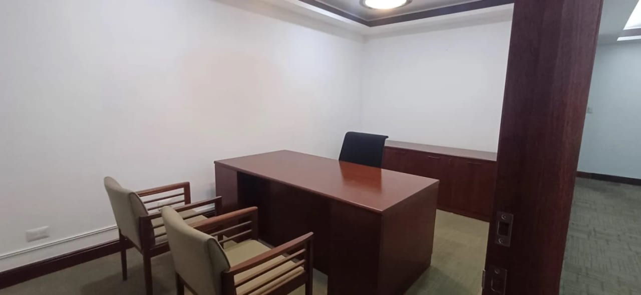 Oficina Amueblada en Renta zona 10 — Oficina en Alquiler en Zona 10, Guatemala, Ciudad — foto 6 de 10