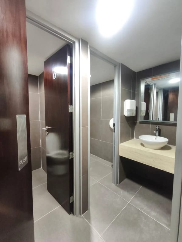 Oficina en Renta zona 10 (Con opción a Venta) — Oficina en Alquiler en Zona 10, Guatemala, Ciudad — foto 2 de 13