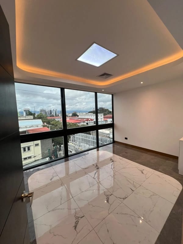 CLINICAS/OFININAS EN RENTA EDIFICIO RENOVATI ZONA 10 — Clínica en Alquiler en Zona 10, Guatemala, Ciudad — foto 5 de 6