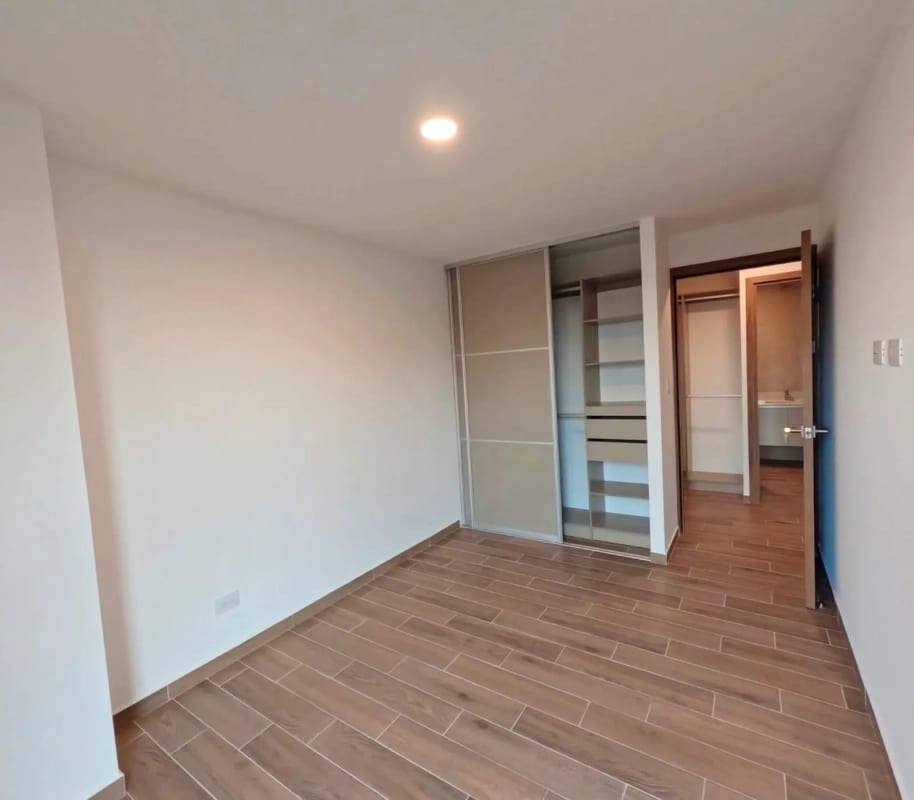 APARTAMENTO en VENTA EDIFICIO PARQUE 14 Zona 14 — Apartamento en Venta en Parque 14, Zona 14, Guatemala, Ciudad — foto 4 de 10