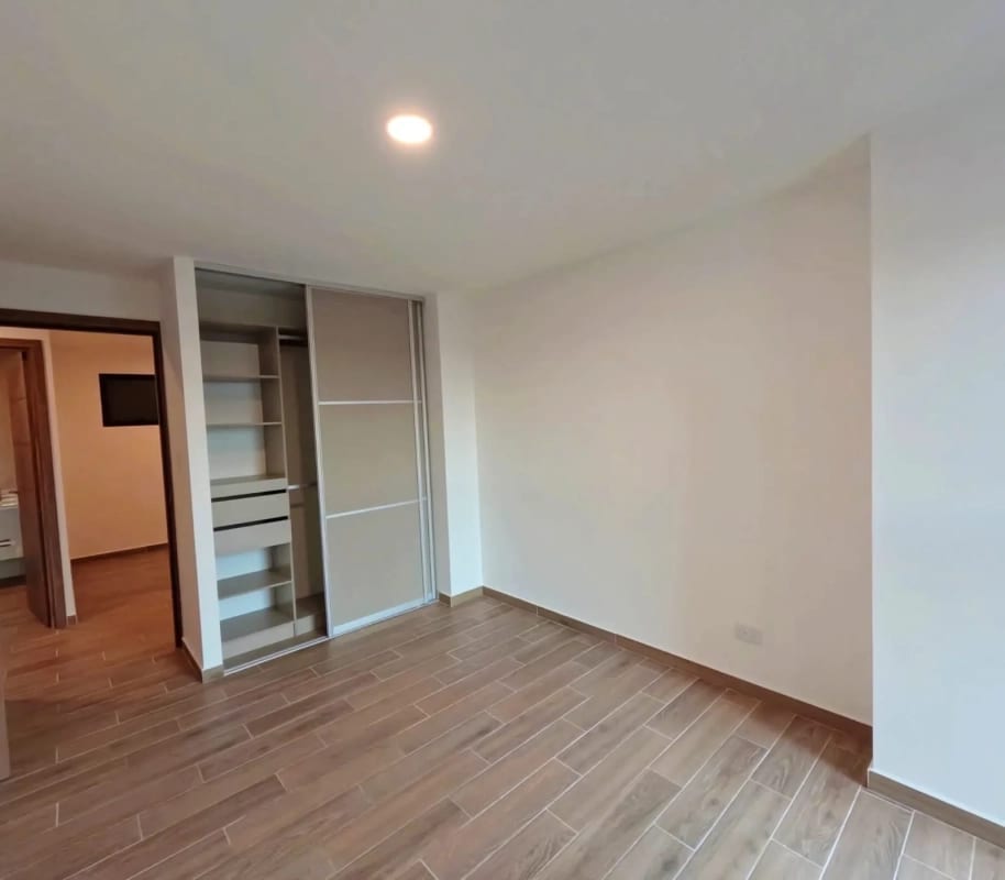 APARTAMENTO en VENTA EDIFICIO PARQUE 14 Zona 14 — Apartamento en Venta en Parque 14, Zona 14, Guatemala, Ciudad — foto 3 de 10