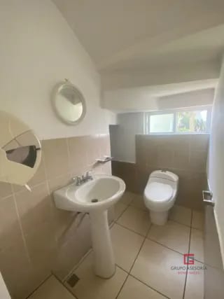 Hermosa casa en venta en Jardines de San Cristóbal zona 8 de Mixco — Casa en Venta en Jardines de San Cristóbal, Zona 8 Mixco, Guatemala, Ciudad — miniatura 5 de 9