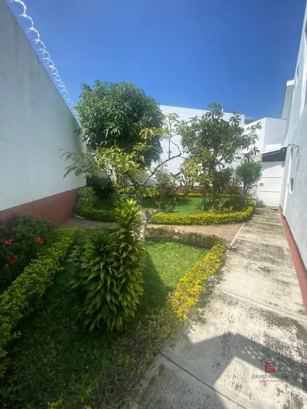 Hermosa casa en venta en Jardines de San Cristóbal zona 8 de Mixco — Casa en Venta en Jardines de San Cristóbal, Zona 8 Mixco, Guatemala, Ciudad — foto 4 de 9