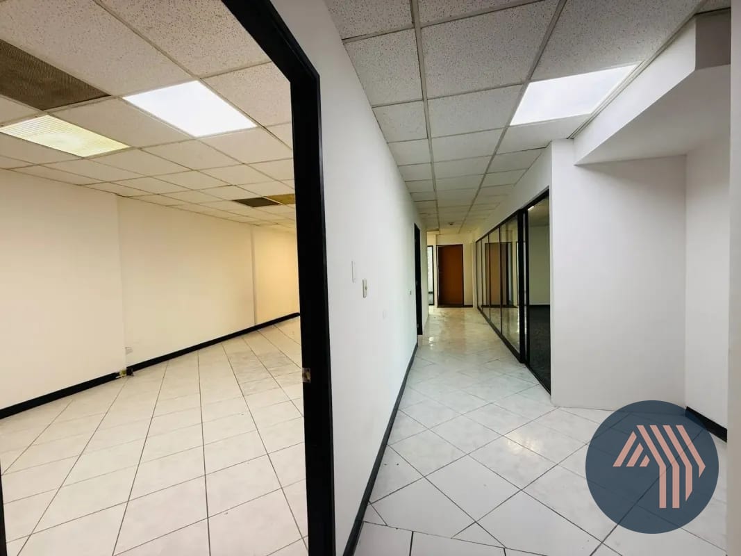 ALQUILER DE AMPLIA OFICINA 232.56MT2 - EUROPLAZA, ZONA 14 — Oficina en Alquiler en Europlaza, Zona 14, Guatemala, Ciudad — foto 5 de 17