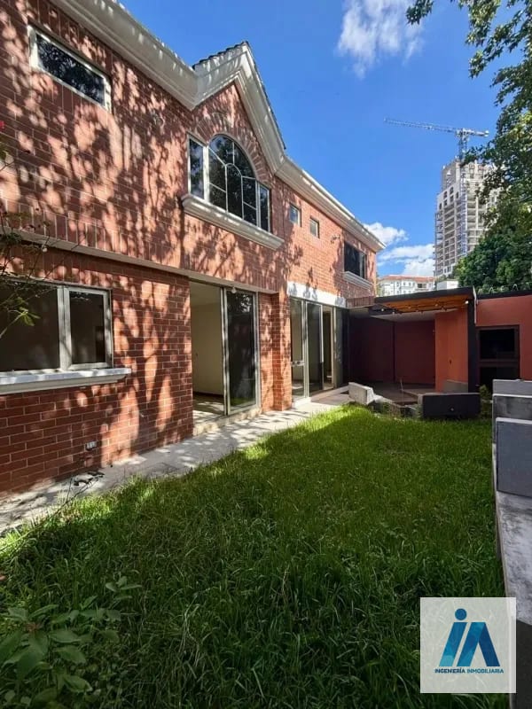 HERMOSA CASA EN VENTA – 📍Residencial Villas de Jacarandas de Cayalá, zona 16 — Casa en Venta en Zona 16, Guatemala, Ciudad — foto 1 de 13