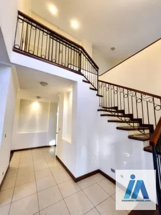 HERMOSA CASA EN VENTA – 📍Residencial Villas de Jacarandas de Cayalá, zona 16 — Casa en Venta en Zona 16, Guatemala, Ciudad — miniatura 11 de 13