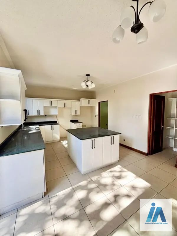 HERMOSA CASA EN VENTA – 📍Residencial Villas de Jacarandas de Cayalá, zona 16 — Casa en Venta en Zona 16, Guatemala, Ciudad — foto 9 de 13