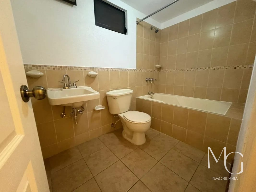 Casa en Venta San Cristóbal SAN MARINO — Casa en Venta en Zona 8 Mixco, Guatemala, Ciudad — foto 8 de 16
