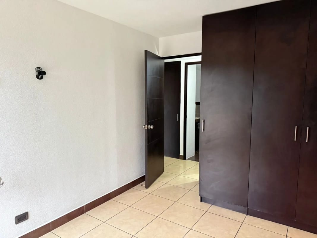 BONITO APARTAMENTO EN VENTA EN JARDINES DE LAS CHARCAS ZONA 11 (copia) — Apartamento en Venta en Jardines de Las Charcas, Zona 11, Guatemala, Ciudad — foto 2 de 6