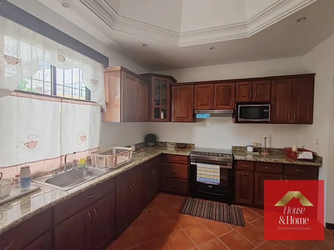 Renta de casa amueblada — Casa en Alquiler en San Lucas Sacatepéquez, Sacatepéquez — foto 12 de 15