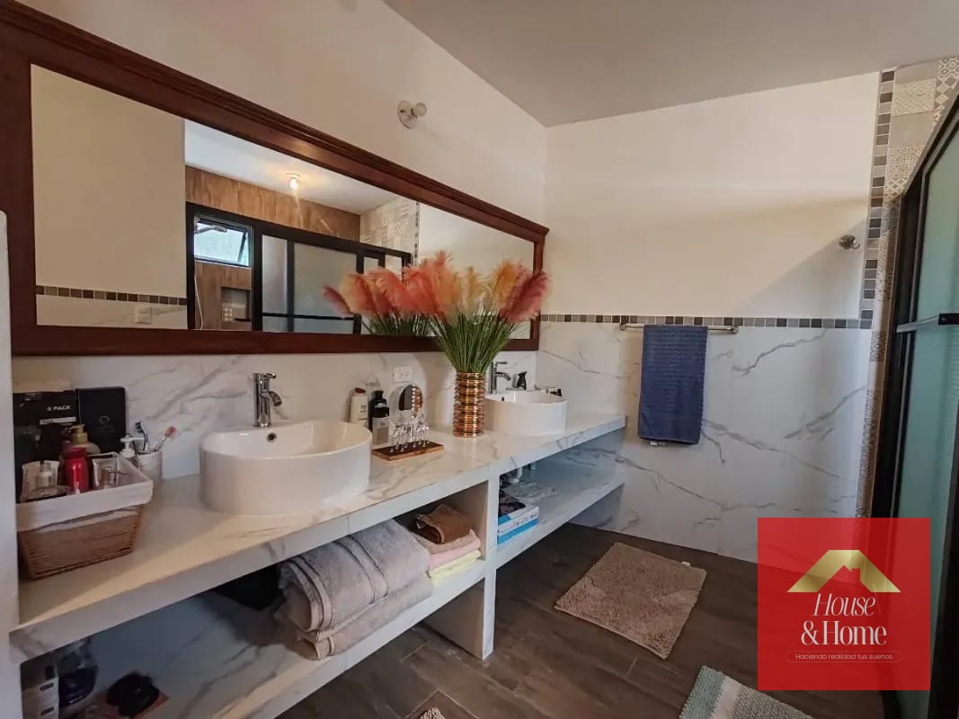 Renta de casa amueblada — Casa en Alquiler en San Lucas Sacatepéquez, Sacatepéquez — foto 8 de 15