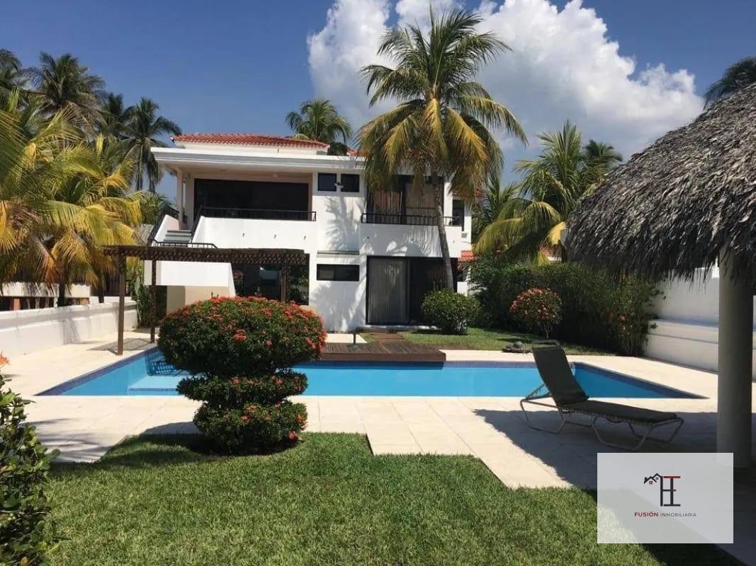 Casa en Venta Chulamar, Escuintla — Casa vacacional en Venta en Escuintla, Escuintla — foto 1 de 10