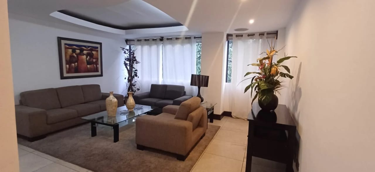 Apartamento amueblado en renta o venta en zona 10 - Image 1