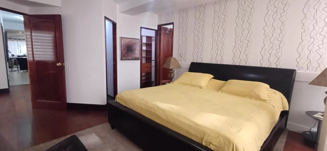 Apartamento amueblado en renta o venta en zona 10 - Image 5