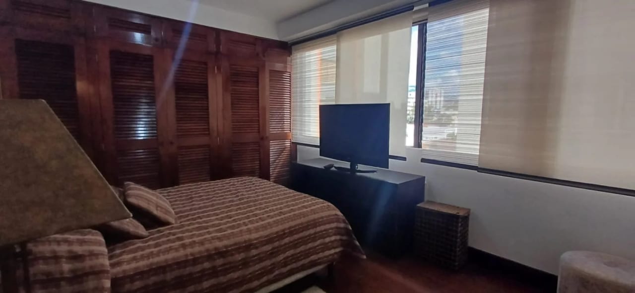 Apartamento amueblado en renta o venta en zona 10 - Image 2