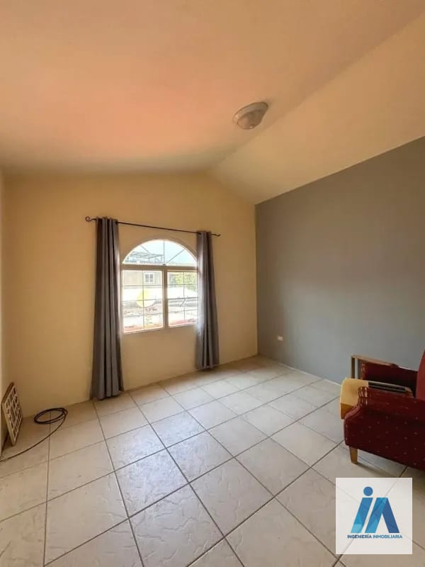 CASA EN VENTA – 📍Condominio Orquídeas, San Cristóbal sector A1, Zona 8 de Mixco — Casa en Venta en Zona 8 Mixco, Guatemala, Ciudad — foto 4 de 12