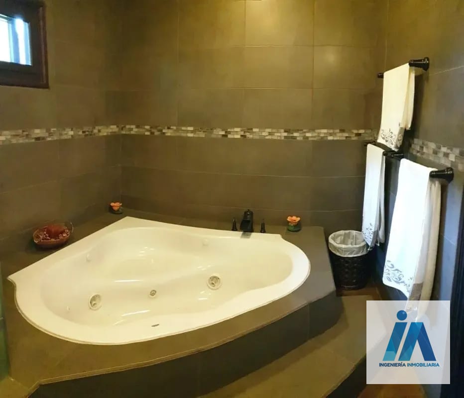 CASA DE LUJO AMUEBLADA EN VENTA - đJardines de Santiago | SacatepĂ©quez â Casa en Venta en Santiago SacatepĂ©quez, SacatepĂ©quez â foto 2 de 16