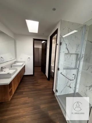 Casa en renta en Molie, zona 10 — Casa en Alquiler en Zona 10, Guatemala, Ciudad — miniatura 9 de 16