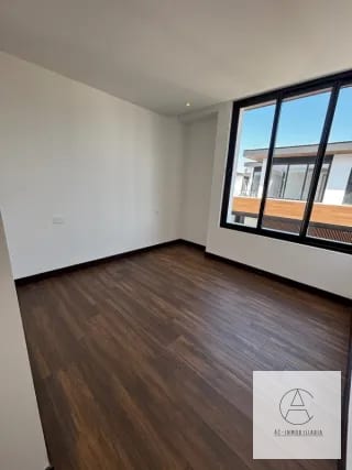 Casa en renta en Molie, zona 10 — Casa en Alquiler en Zona 10, Guatemala, Ciudad — miniatura 3 de 16
