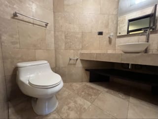 Venta de hermosa casa en condominio | El Prado Zona 10 — Casa en Venta en El Prado, Zona 10, Guatemala, Ciudad — miniatura 3 de 17