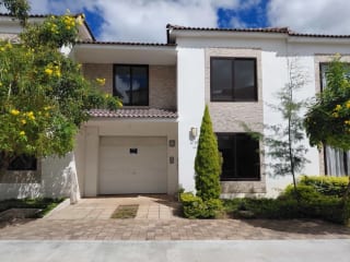HACIENDA DE LAS FLORES. ANDANA 2. CON ENGANCHE: Q. 70,000. FHA — Casa en Venta en Villa Nueva, Guatemala, Ciudad — miniatura 1 de 6