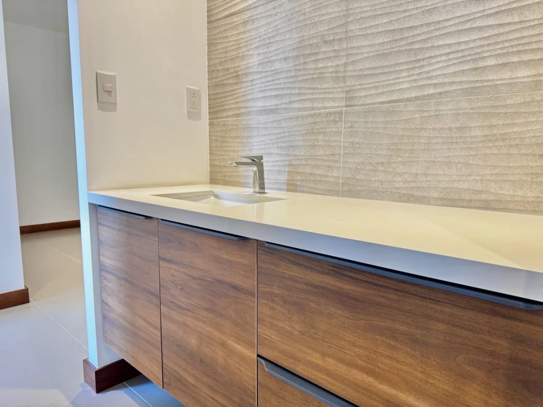 Apartamento de 3 dormitorios + cuarto de servicio en venta en zona 13 — Apartamento en Venta en Zona 13, Guatemala, Ciudad — foto 11 de 12