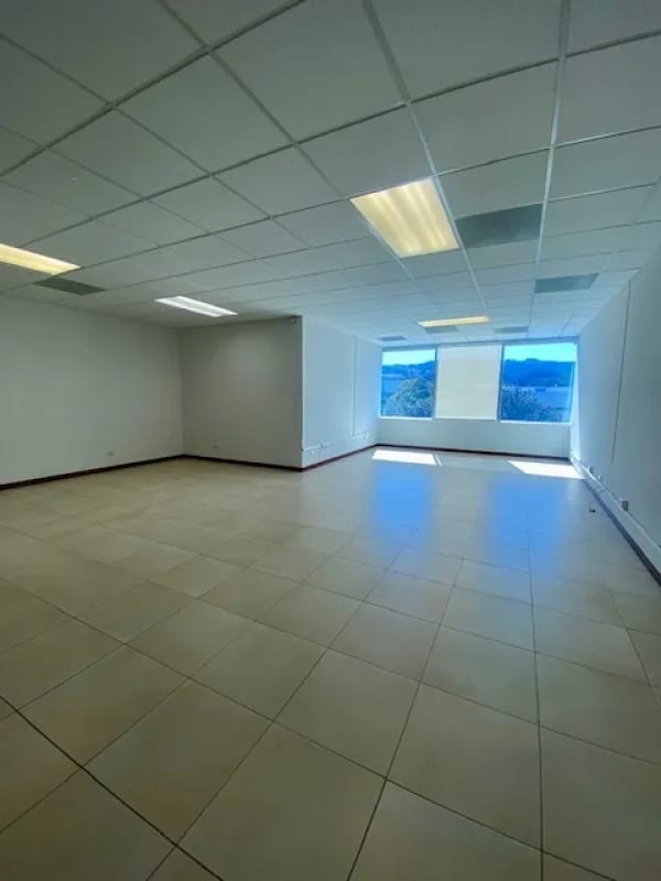 OFICINA EN RENTA ZONA PRADERA ZONA 10 TORRE 4 — Oficina en Alquiler en Zona Pradera, Zona 10, Guatemala, Ciudad — foto 13 de 14