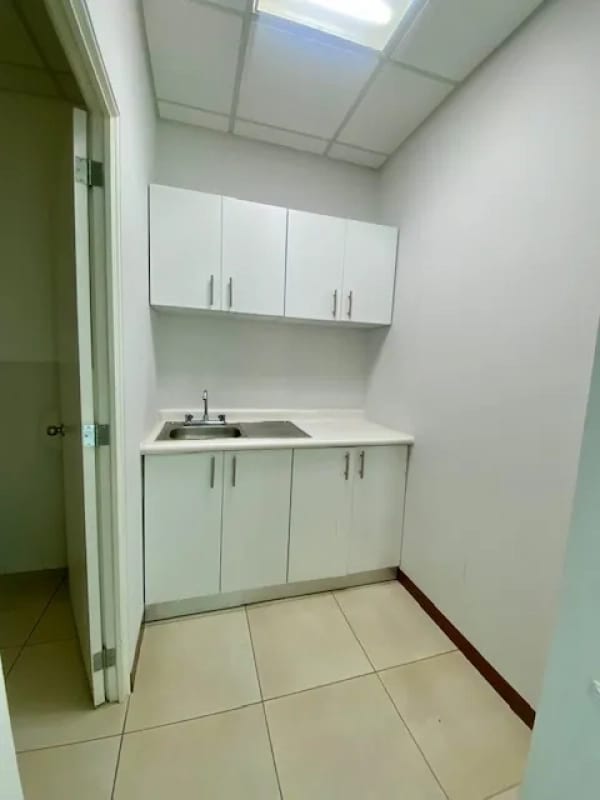 OFICINA EN RENTA ZONA PRADERA ZONA 10 TORRE 4 — Oficina en Alquiler en Zona Pradera, Zona 10, Guatemala, Ciudad — foto 10 de 14