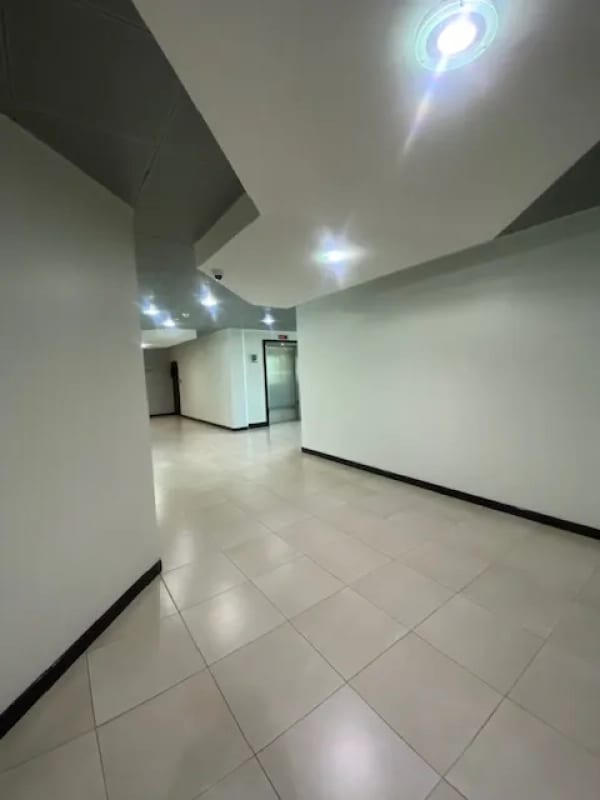 OFICINA EN RENTA ZONA PRADERA ZONA 10 TORRE 4 — Oficina en Alquiler en Zona Pradera, Zona 10, Guatemala, Ciudad — foto 6 de 14