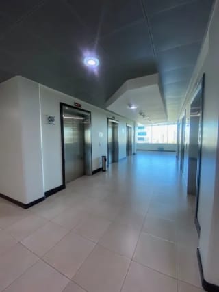 OFICINA EN RENTA ZONA PRADERA ZONA 10 TORRE 4 — Oficina en Alquiler en Zona Pradera, Zona 10, Guatemala, Ciudad — miniatura 5 de 14