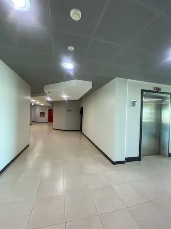 OFICINA EN RENTA ZONA PRADERA ZONA 10 TORRE 4 — Oficina en Alquiler en Zona Pradera, Zona 10, Guatemala, Ciudad — foto 4 de 14
