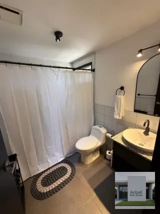Apartamento Amueblado tipo Loft Un Dormitorio Zona 10 — Apartamento en Alquiler en Fabra, Zona 10, Guatemala, Ciudad — miniatura 2 de 7