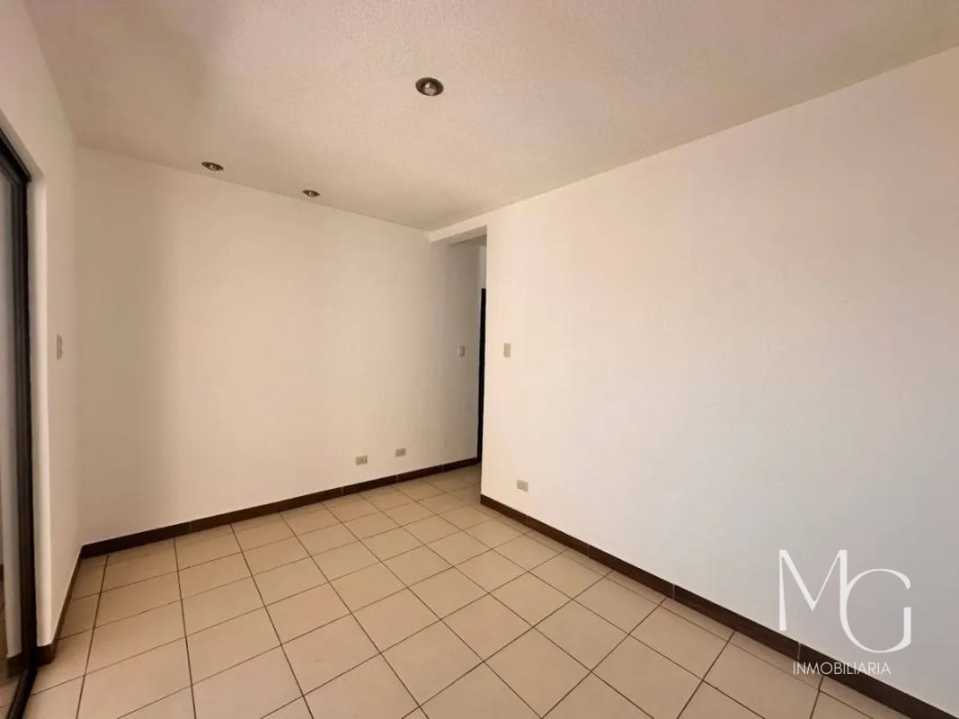Townhouse en venta en Ciudad San Cristóbal — Casa en Venta en all, Guatemala, Ciudad — foto 6 de 13