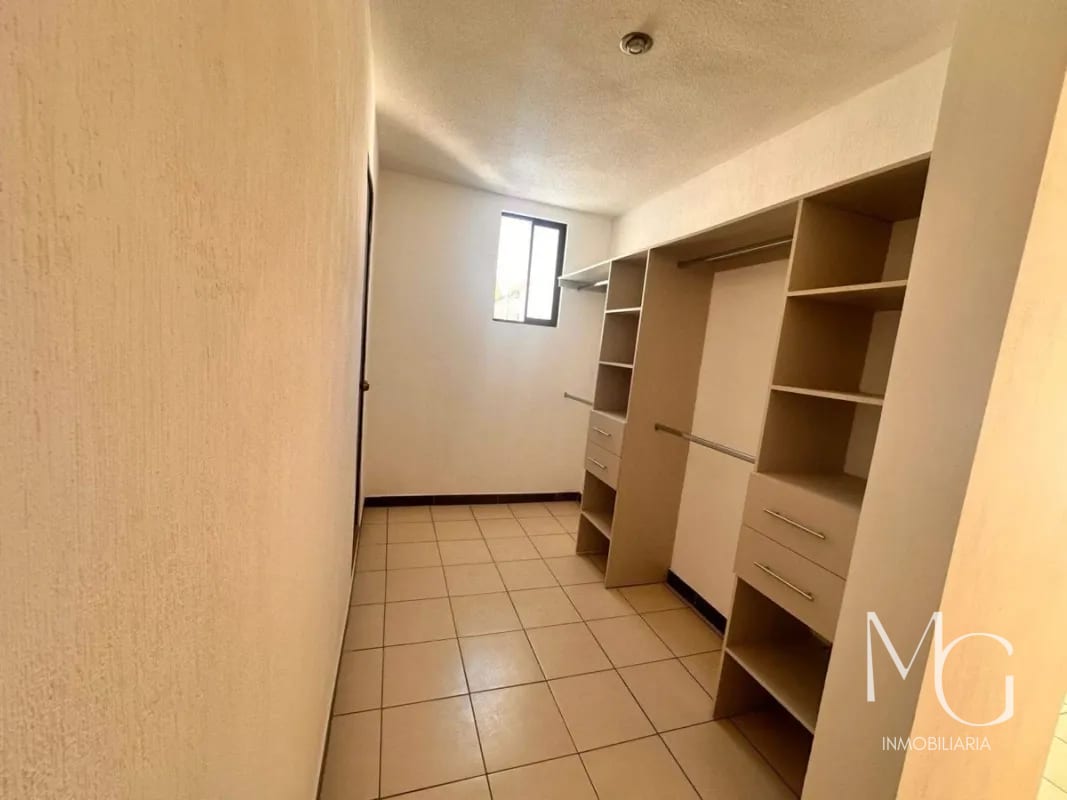 Townhouse en venta en Ciudad San Cristóbal — Casa en Venta en all, Guatemala, Ciudad — foto 4 de 13