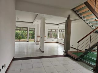 Amplia e iluminada casa en Kanajuyú zona 16 — Casa en Venta en Kanajuyú, Zona 16, Guatemala, Ciudad — miniatura 5 de 6