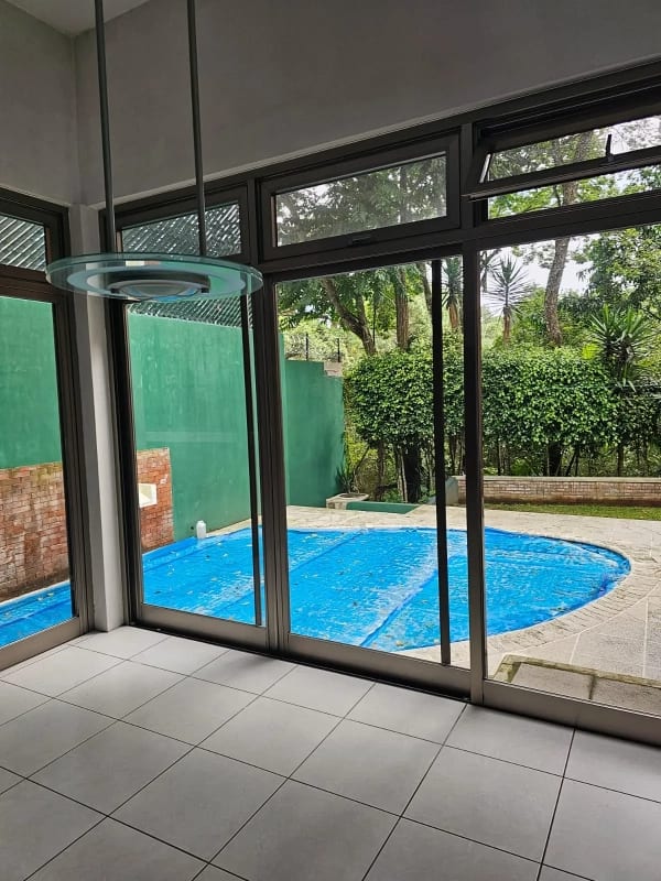 Amplia e iluminada casa en Kanajuyú zona 16 — Casa en Venta en Kanajuyú, Zona 16, Guatemala, Ciudad — foto 2 de 6