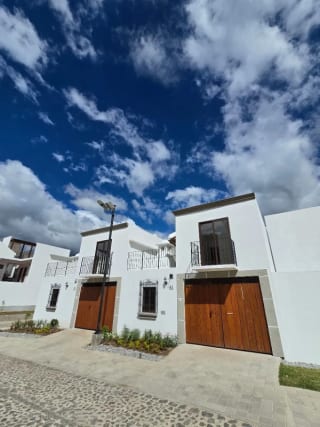 Se renta casa, Paseo San Lorenzo, Antigua GT, 5 hab, $1200 — Casa en Alquiler en Antigua, Sacatepéquez — miniatura 1 de 12