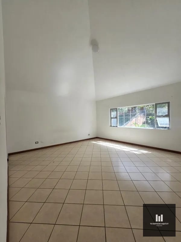 Oportunidad en Vista Hermosa 3, Hermosa Casa con amplio Jardín — Casa en Alquiler en Vista Hermosa III, Zona 15, Guatemala, Ciudad — foto 4 de 12