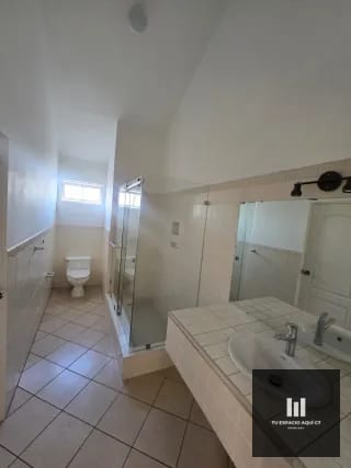 Oportunidad en Vista Hermosa 3, Hermosa Casa con amplio Jardín — Casa en Alquiler en Vista Hermosa III, Zona 15, Guatemala, Ciudad — miniatura 3 de 12