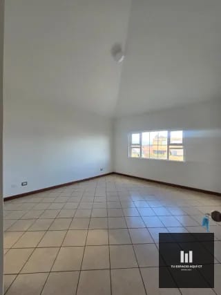Oportunidad en Vista Hermosa 3, Hermosa Casa con amplio Jardín — Casa en Alquiler en Vista Hermosa III, Zona 15, Guatemala, Ciudad — miniatura 2 de 12