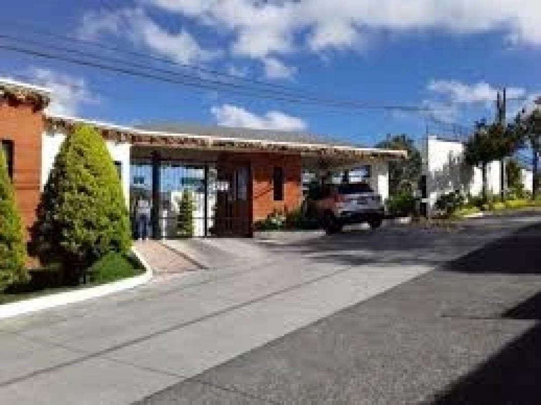 CASA EN VENTA  CONDOMINIO BOSQUE ESCONDIDO ENTRADA A FRAIJANRES — Casa en Venta en Carretera a El Salvador, Guatemala, Ciudad — foto 3 de 11