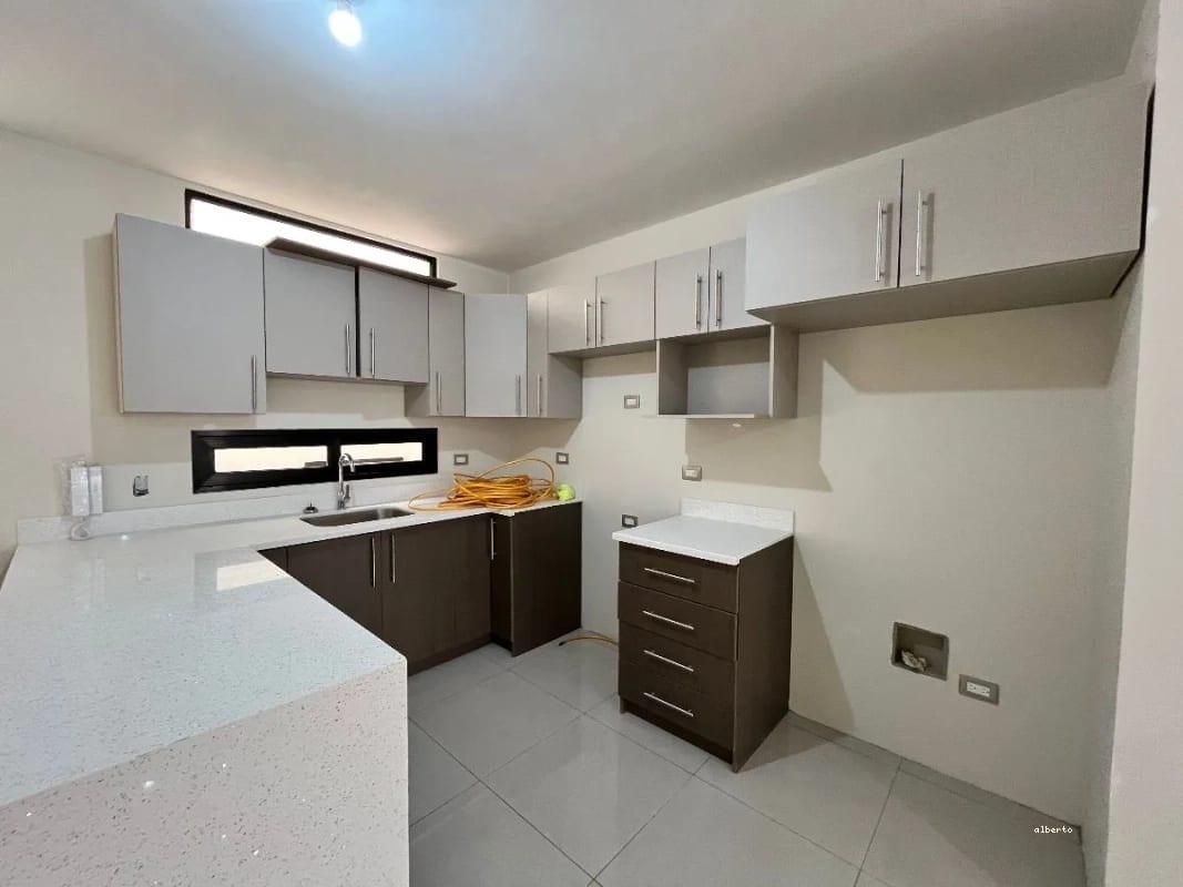 Casa en Venta Hacienda Real Zona 16 - 3 Habitaciones — Casa en Venta en Hacienda Real, Zona 16, Guatemala, Ciudad — foto 10 de 13
