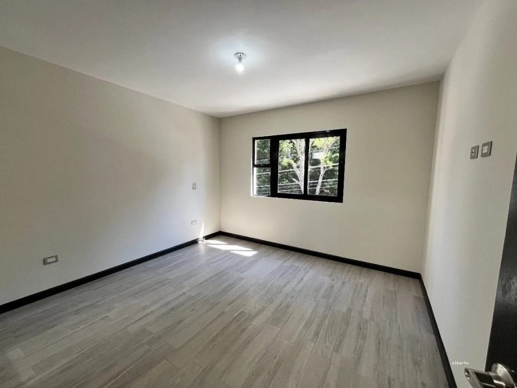 Casa en Venta  Hacienda Real Zona 16 - 4 Habitaciones — Casa en Venta en Hacienda Real, Zona 16, Guatemala, Ciudad — foto 10 de 11
