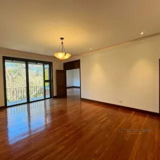 CASA EN VENTA EN ZONA 16 ENCINOS DE CAYALA, CON APARTAMENTO INDEPENDIENTE — Casa en Venta en Encinos de Cayala, Zona 16, Guatemala, Ciudad — miniatura 8 de 10